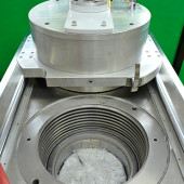 100メガパスカルの高圧機で、プラセンタエキスの滅菌と熟成